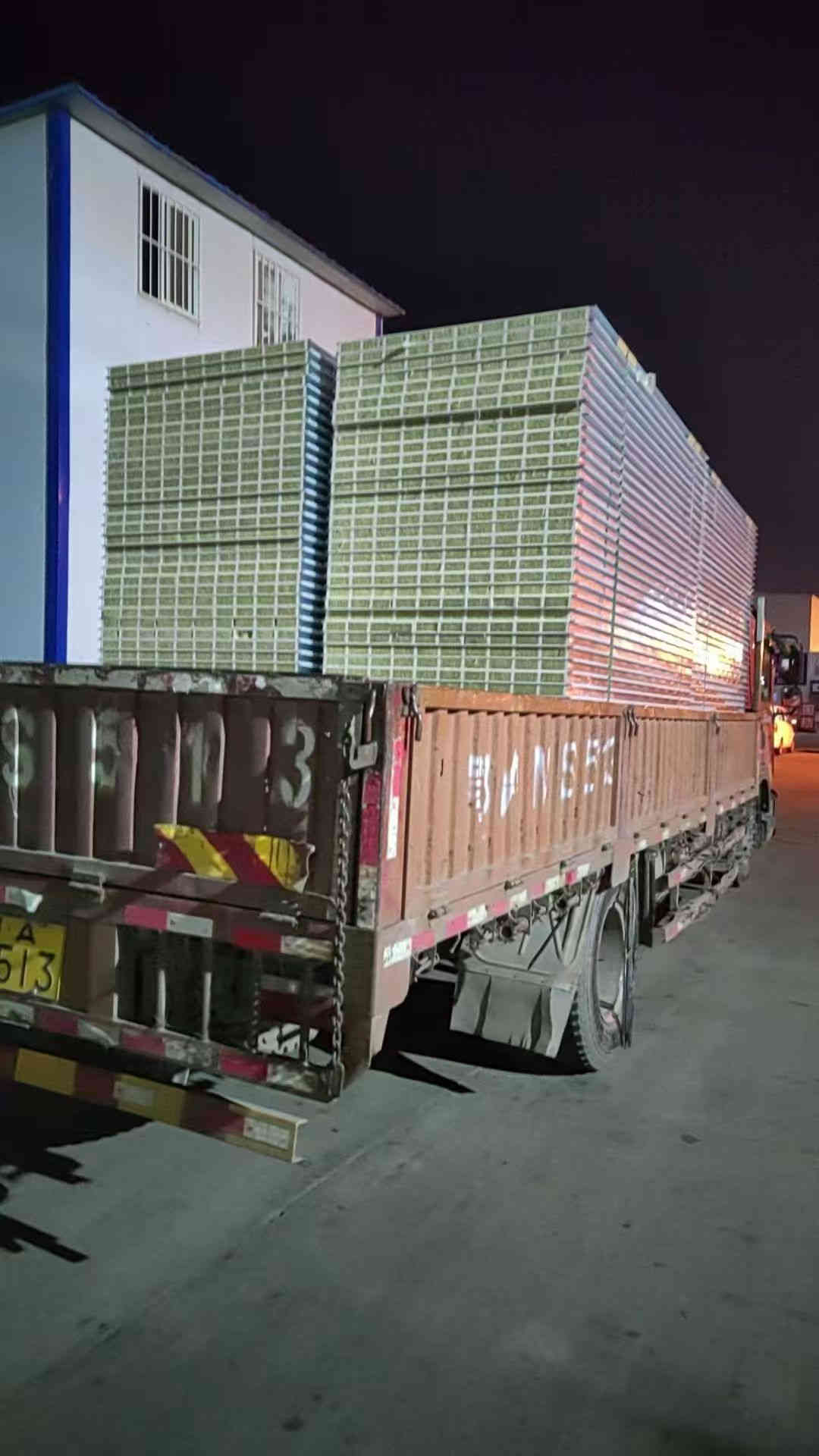 中空玻镁岩棉净化板